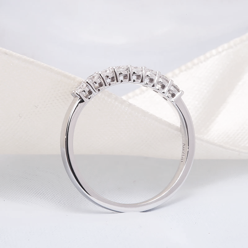 Svenurna | Round Cut Diamond Ring